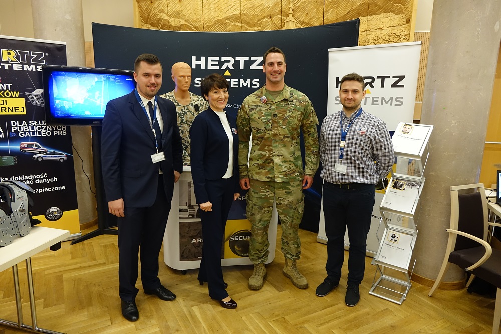 Hertz Systems z wojskiem amerykańskim w Urzędzie Marszałkowskim